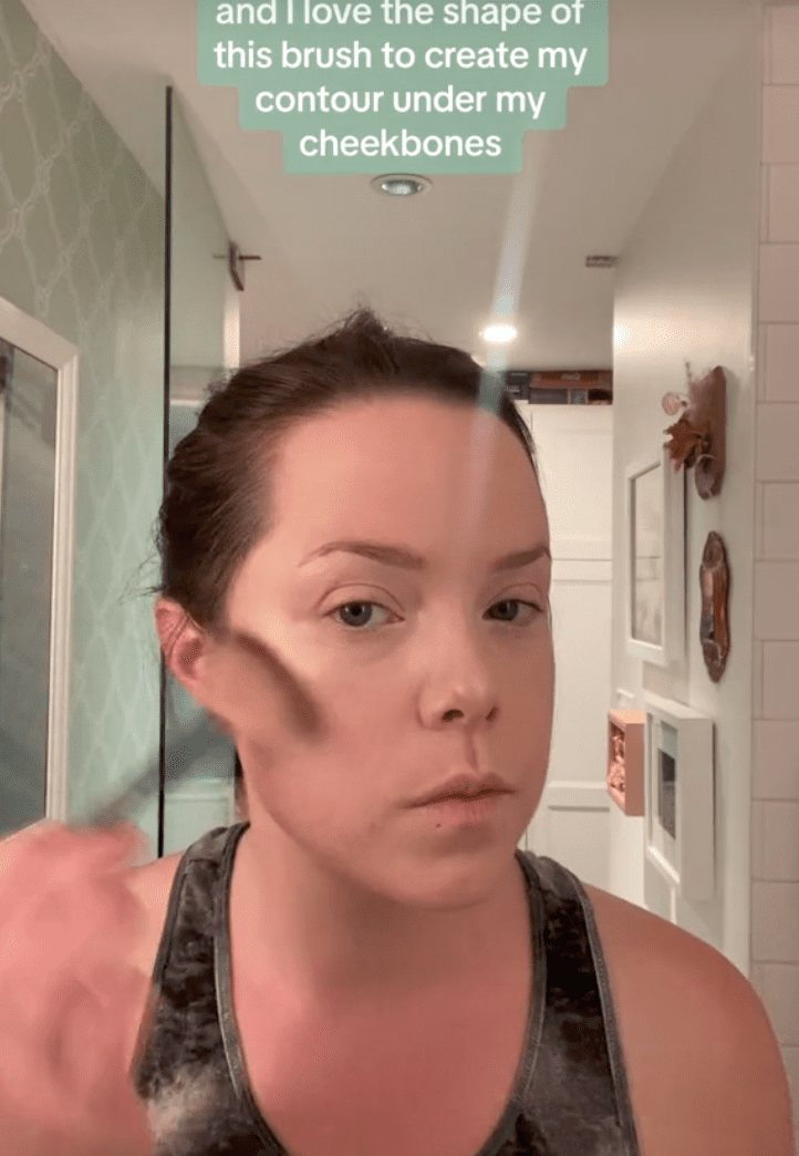 how to contour cheeks