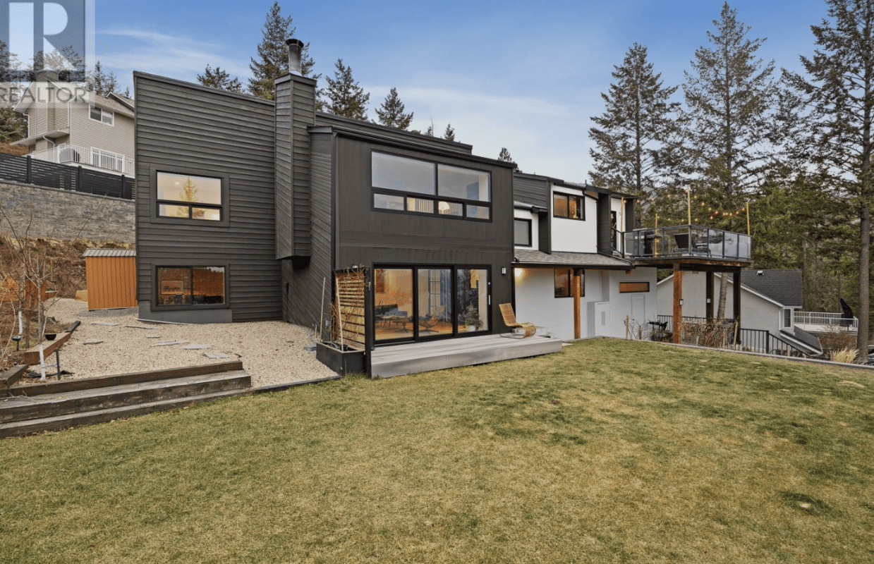 Vancouver to Kelowna - Brandon hart photography - real estate - realtor headshot